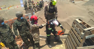 Efectivos de la Armada de Chile, la Marina de Perú y EEUU, simulan rescate en desastre por El Niño