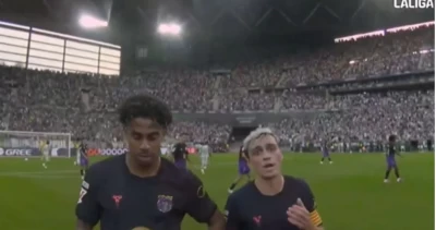 "Es lo que me piden": audio del VAR revela que árbitro anuló gol de Betis tras presión de Barcelona