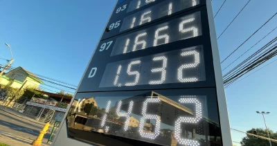 "Estamos expuestos a los precios internacionales": Hacienda ve posibilidad de nuevas alzas en bencinas