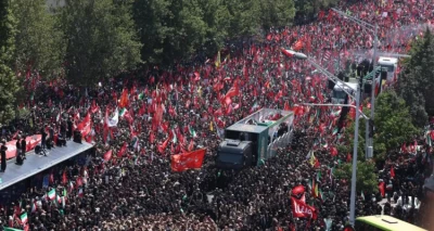 IMÁGENES | Millones de iraníes despiden a Alí Jameneí en Teherán con gritos en contra de EEUU