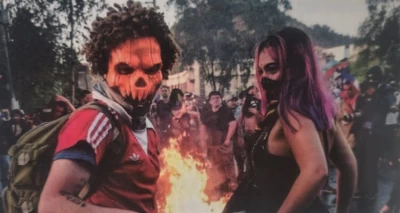 La (re)vuelta del carnaval, de Sergio Guerra: entre válvula contra la explotación y rebeldía popular