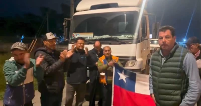 Primer paro de camioneros en el gobierno de Kast se activa en San Antonio con bloqueo indefinido