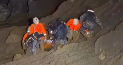 Rescatan a dos personas, entre ellas una de 80 años, que quedaron aisladas tras remoción en Iquique