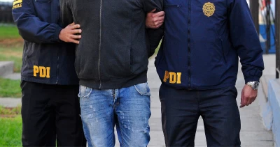 Riña entre dos familias termina con una mujer apuñalada y dos hombres baleados en Peñalolén