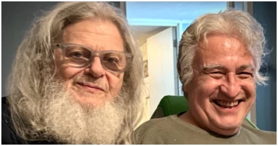 "Un gran amigo": Jorge González reaparece en público en concierto de Gustavo Santaolalla