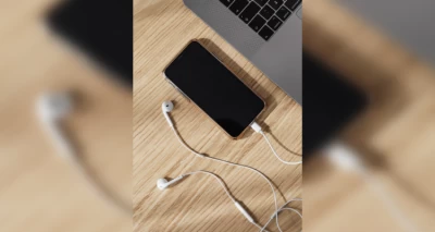 ¿Vuelven los audífonos con cable? Sus ventas se duplican impulsadas por la nostalgia y practicidad