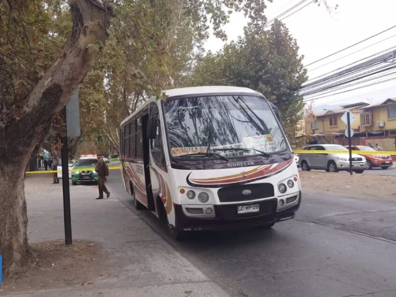 Enfrentamiento familiar en Peñaflor: un pasajero asesinado en un autobús de transporte público