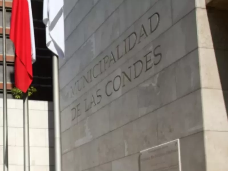 Por posible sobreprecio en Cesfam, PDI allana municipio de Las Condes: incautan computadores
