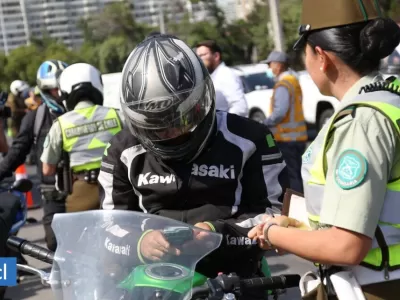 Fiscalización de motocicletas en La Reina: cursan multas por ocultar patente y falta de documentos