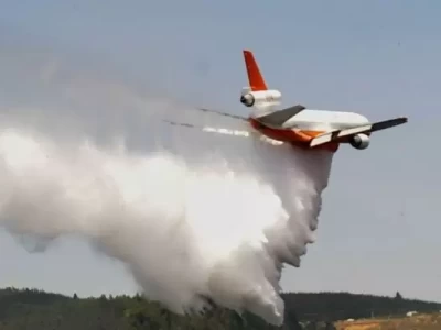 Ten Tanker: De donde proviene y como trabaja el avión que combate los incendios forestales en Chile